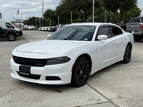 Used 2018 Dodge Charger SXT RWD image 9
