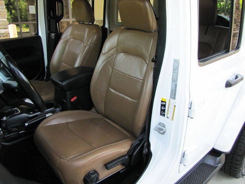 Used 2021 Jeep Wrangler Unlimited Sahara w/ Cold Weather Group image 15