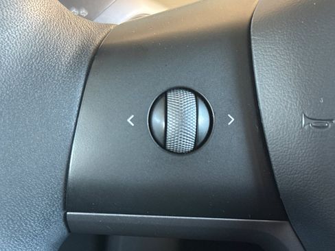 Used 2023 Tesla Model Y Long Range AWD/4WD image 30