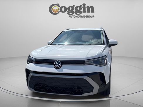 Used 2025 Volkswagen Taos SE AWD/4WD image 6