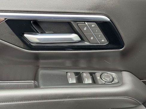 Used 2025 Chevrolet Suburban Z71 AWD/4WD image 19