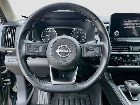 Used 2025 Nissan Pathfinder SV w/ SV Premium Package FWD image 11