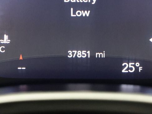 Used 2024 Chrysler Pacifica Touring-L image 18