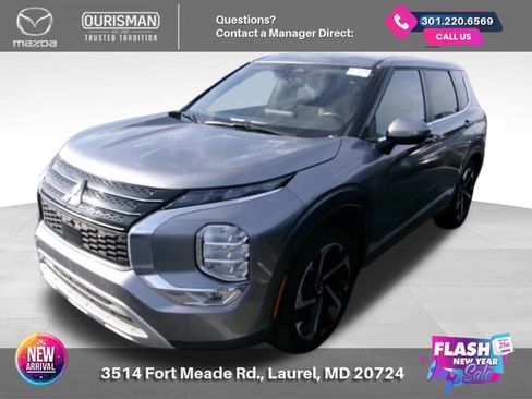 Used 2024 Mitsubishi Outlander SE image 1