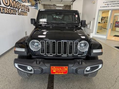 Used 2025 Jeep Wrangler Unlimited Sahara AWD/4WD image 3
