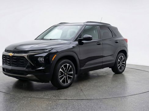 Used 2025 Chevrolet TrailBlazer LT image 3