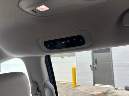 Used 2021 Chrysler Voyager Lxi FWD image 22