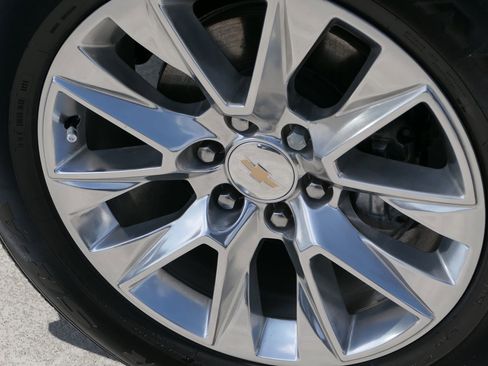 Used 2024 Chevrolet Suburban Premier RWD image 10