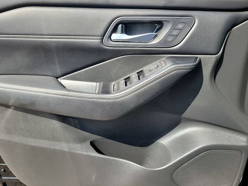 Used 2024 Nissan Rogue SL w/ SL Premium Package FWD image 15