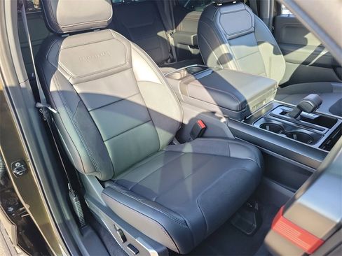 Used 2025 Ford F150 Raptor image 19