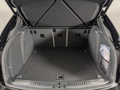 New 2026 Porsche Macan AWD/4WD image 17