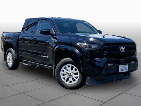 Used 2025 Toyota Tacoma SR5 AWD/4WD image 2