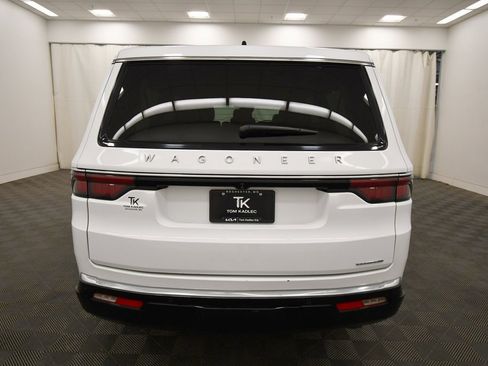Used 2024 Jeep Wagoneer L Series II w/ Flexible Seating Group image 7