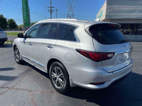 Used 2019 INFINITI QX60 Luxe w/ Essential Package FWD image 3
