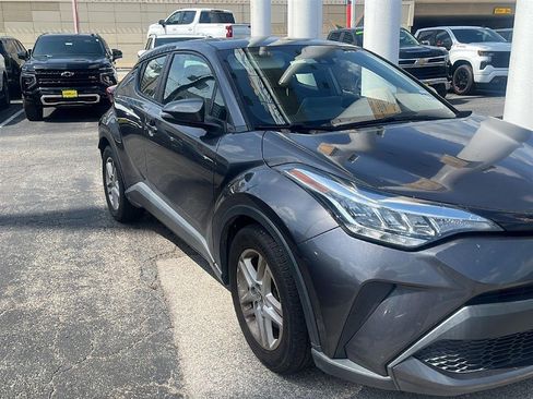 Used 2020 Toyota C-HR LE FWD image 1