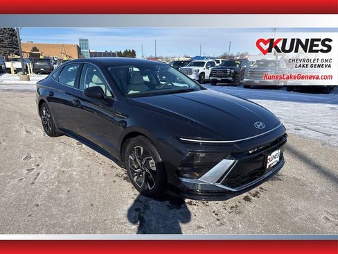 Used 2025 Hyundai Sonata SEL FWD image 2