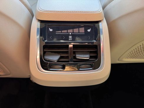 Used 2017 Volvo XC90 T6 Momentum w/ Vision Package image 22