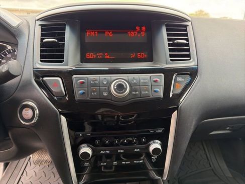 Used 2015 Nissan Pathfinder S image 11