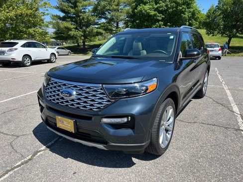 Used 2023 Ford Explorer Platinum w/ Technology Package AWD/4WD image 4