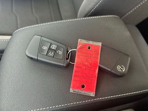 Used 2025 Volkswagen Taos SE FWD image 63