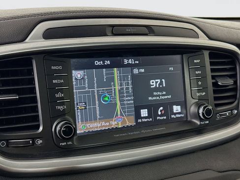 Used 2019 Kia Sorento SX image 17