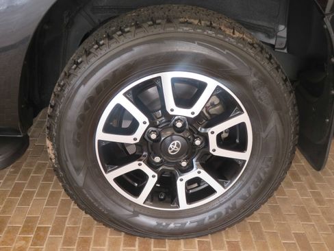 Used 2018 Toyota Sequoia TRD Sport AWD/4WD image 8