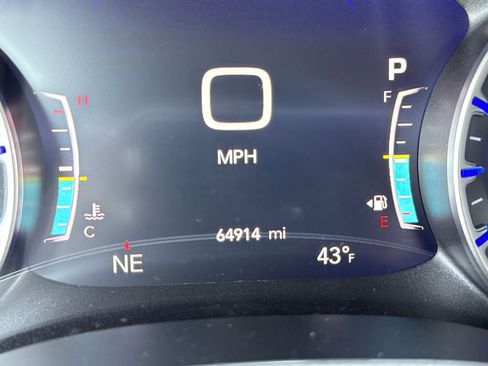 Certified 2023 Chrysler Pacifica Touring-L image 19