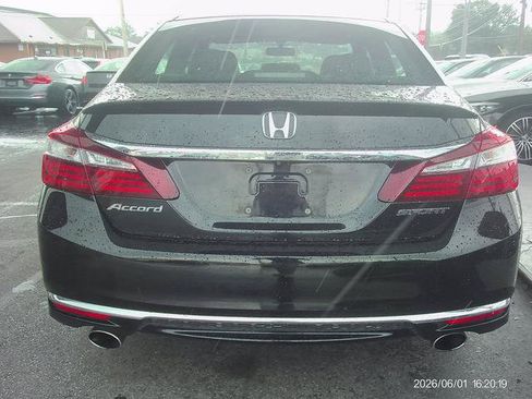 Used 2017 Honda Accord Sport image 4