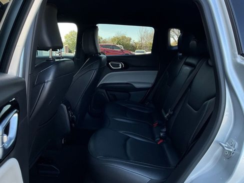 Used 2025 Jeep Compass Limited image 12