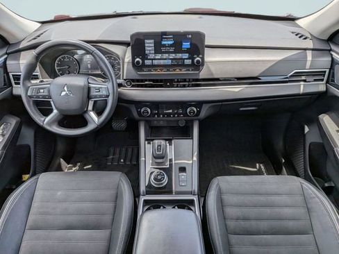 Used 2023 Mitsubishi Outlander SE FWD image 14