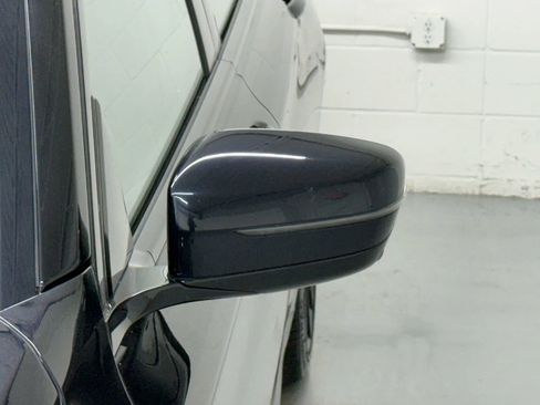 Used 2022 BMW 750i xDrive w/ Luxury Rear Seating Package image 11