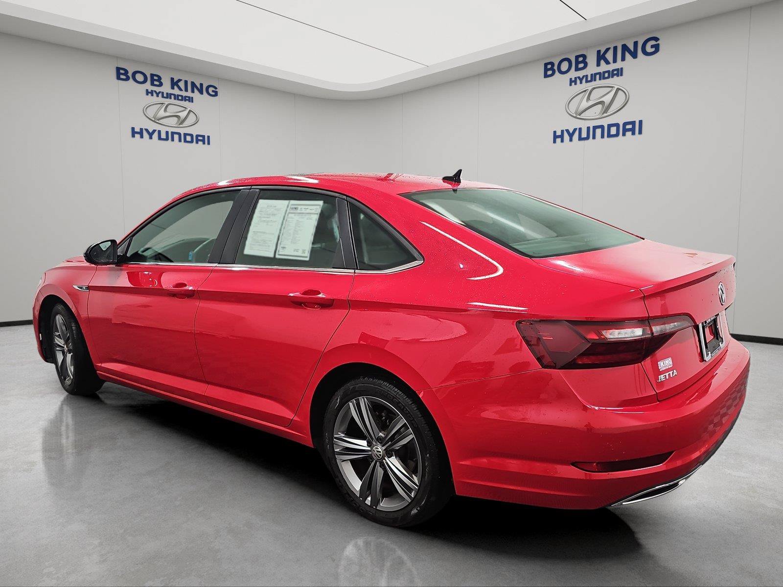 Used 2021 Volkswagen Jetta R-Line w/ R-Line Cold Weather Package FWD image 3