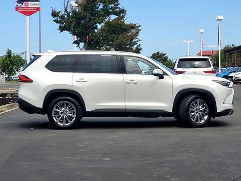 Certified 2024 Toyota Grand Highlander AWD image 4