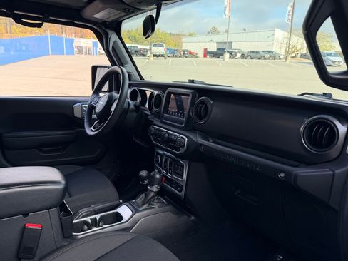Used 2023 Jeep Wrangler Sport S image 18