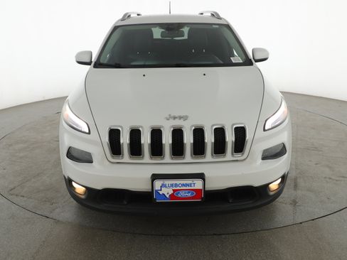 Used 2018 Jeep Cherokee Latitude Plus image 2