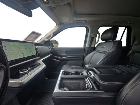 Used 2025 Ford Expedition Platinum AWD/4WD image 10