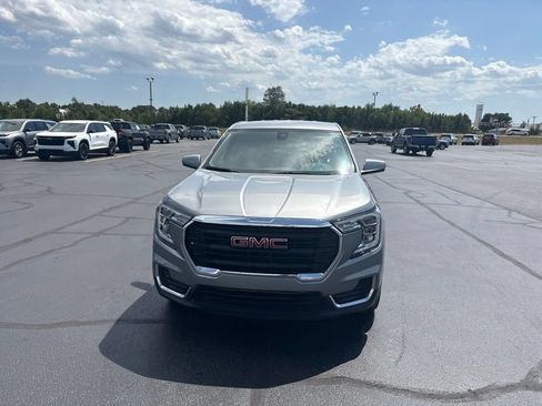 Used 2024 GMC Terrain SLE FWD image 5
