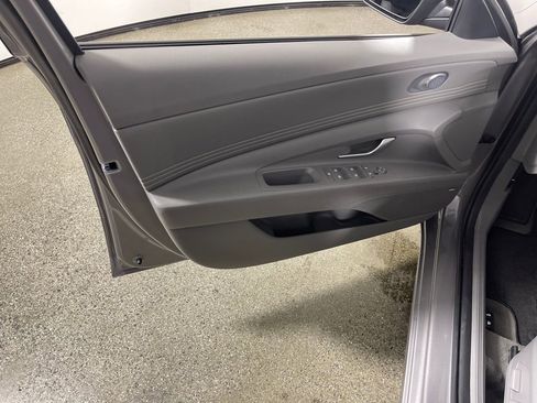 Certified 2022 Hyundai Elantra SEL w/ Convenience + Premium Package image 19