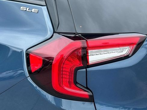 Used 2024 GMC Terrain SLE w/ Driver Convenience Package FWD image 10