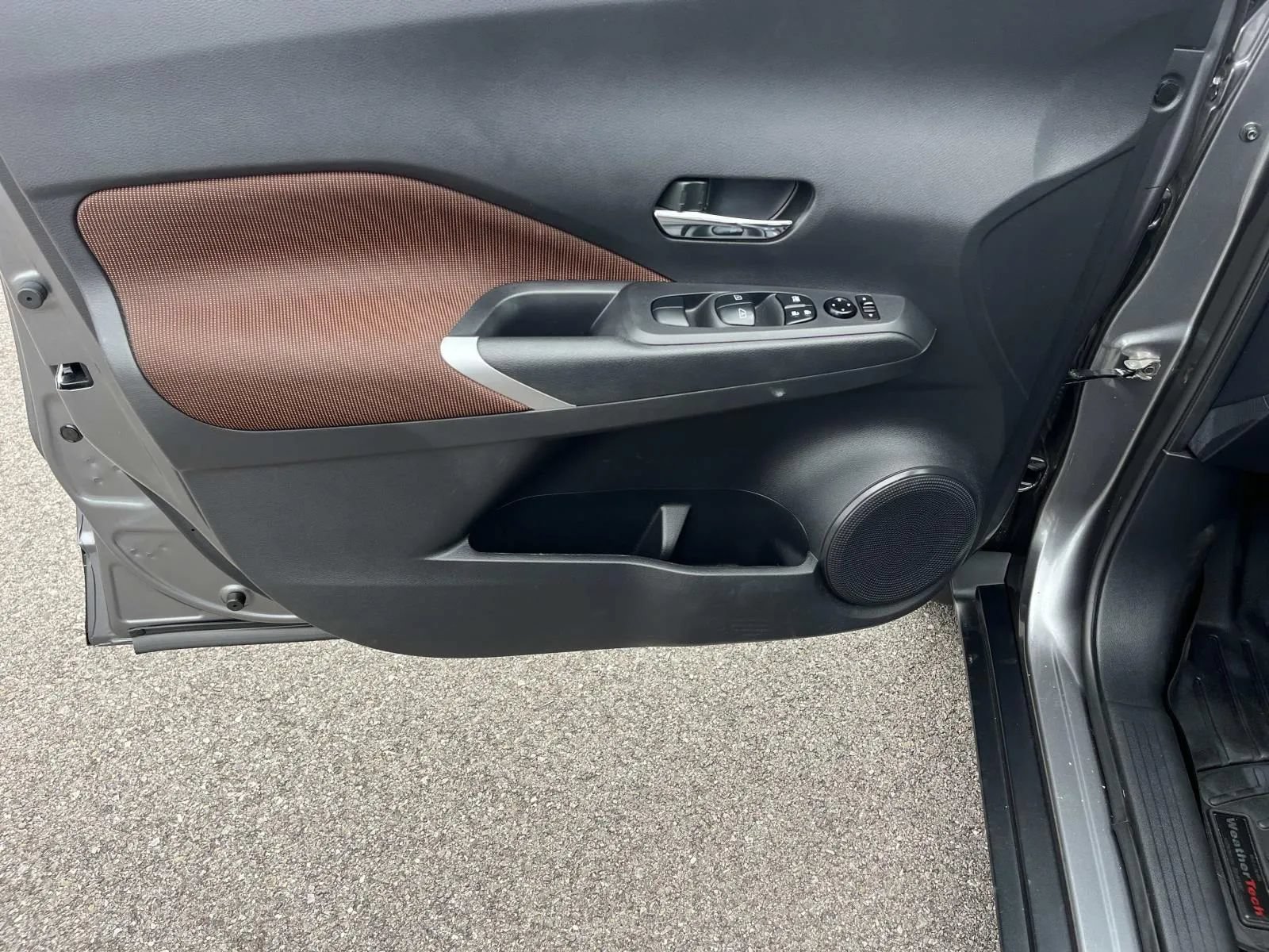 Used 2023 Nissan Kicks SR w/ Exterior Package FWD image 26