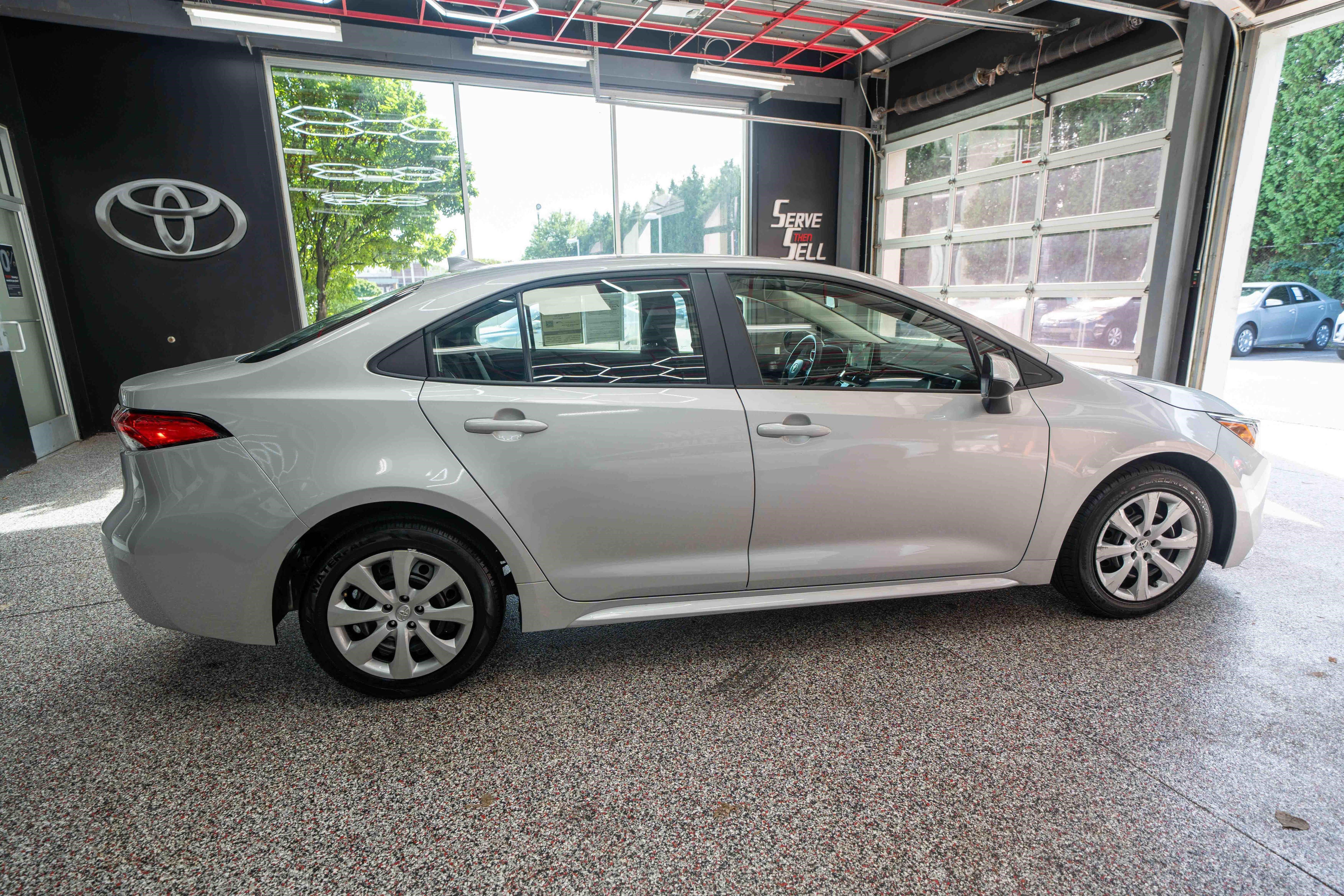 Used 2025 Toyota Corolla LE FWD image 4