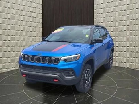 Certified 2025 Jeep Compass Trailhawk w/ Trailhawk Elite Group AWD/4WD image 13