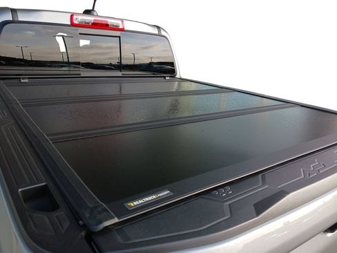 Used 2025 Chevrolet Colorado LT AWD/4WD image 29