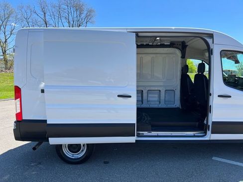 Used 2025 Ford Transit 250 148 Medium Roof RWD image 30