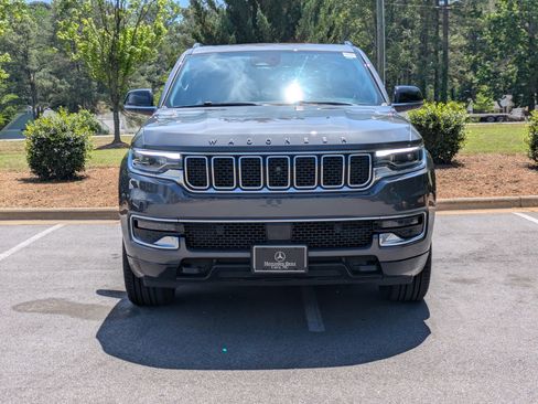 Used 2023 Jeep Wagoneer 4WD w/ Premium Group I image 7