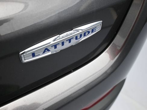 Used 2022 Jeep Compass Latitude image 40