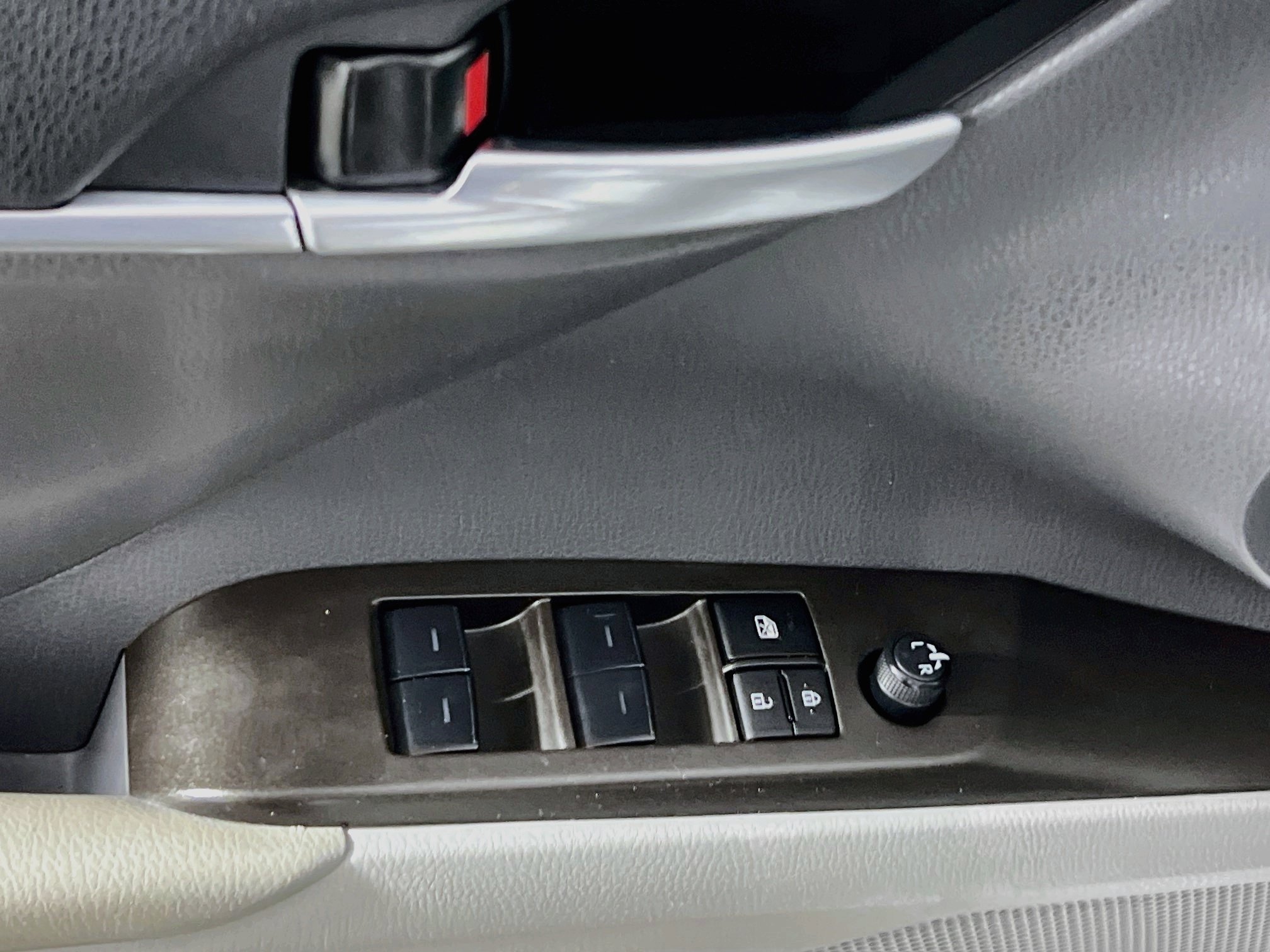 Used 2024 Toyota Camry SE FWD image 17
