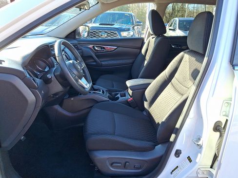 Used 2018 Nissan Rogue SV image 6