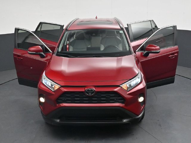 Used 2020 Toyota RAV4 XLE Premium FWD image 41