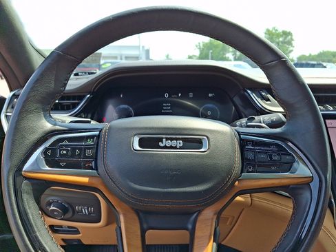 Used 2025 Jeep Grand Cherokee L Summit AWD/4WD image 21